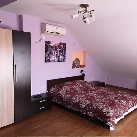 къща зорница Holiday home *